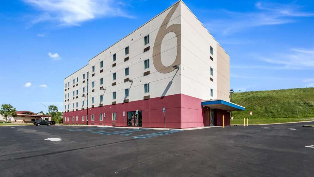6 Barre Arena Hotel