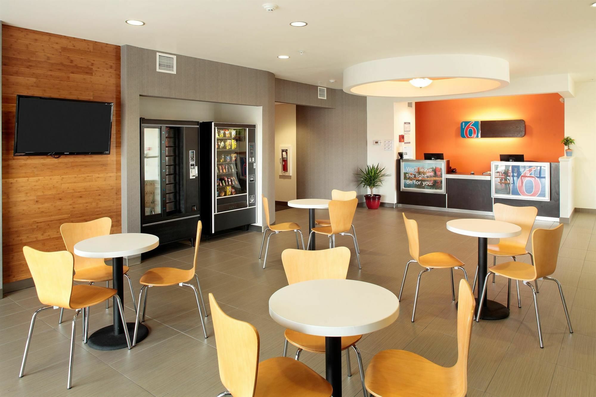 6 Barre Arena Hotel 2*
