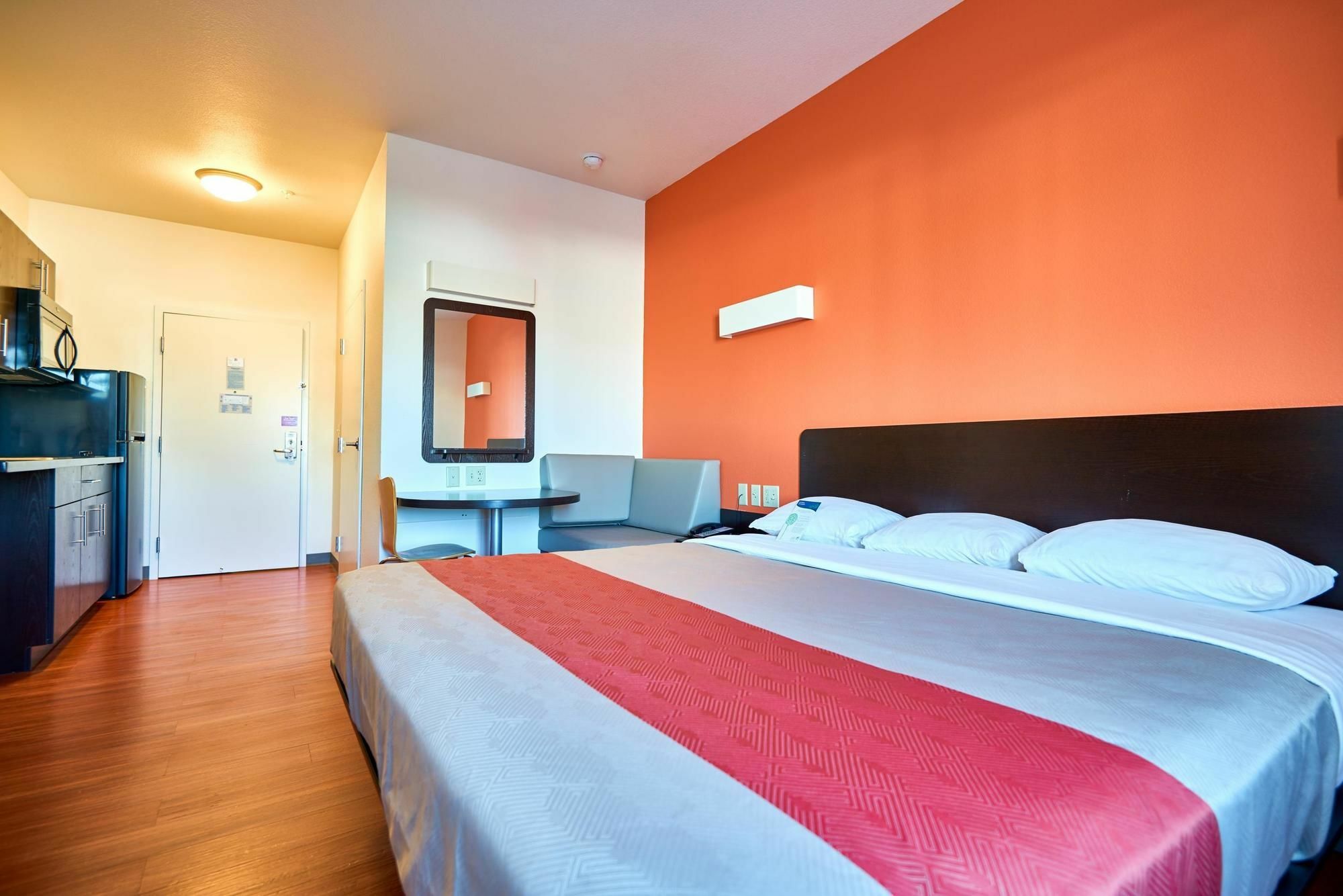 Hotel 6 Barre Arena